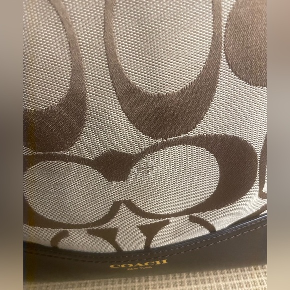 Coach Legacy Signature 21149 - GUC - Picture 13 of 15